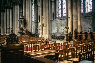 Reims, Fransa, 17 Ekim 2024 Notre Dame de Reims Katedrali. Bu büyük katedral vitray pencereleri ve Gotik oyma portallarıyla tanınır. Tüm Fransız kralları Katedral 'de taç giydi..