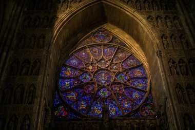 Reims, Fransa, 17 Ekim 2024 Notre Dame de Reims Katedrali. Bu büyük katedral vitray pencereleri ve Gotik oyma portallarıyla tanınır. Tüm Fransız kralları Katedral 'de taç giydi..