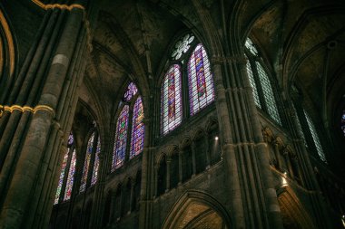 Reims, Fransa, 17 Ekim 2024 Notre Dame de Reims Katedrali. Bu büyük katedral vitray pencereleri ve Gotik oyma portallarıyla tanınır. Tüm Fransız kralları Katedral 'de taç giydi..