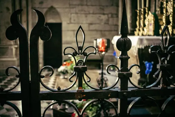 Reims, Fransa, 17 Ekim 2024 Notre Dame de Reims Katedrali. Bu büyük katedral vitray pencereleri ve Gotik oyma portallarıyla tanınır. Tüm Fransız kralları Katedral 'de taç giydi..