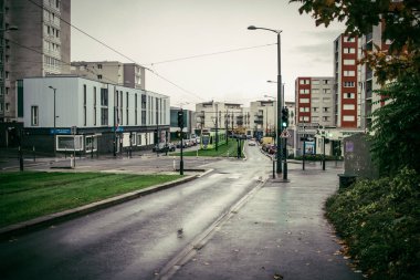 Reims, Fransa, 17 Ekim 2024 Cityscape ve Reims caddeleri, kuzeydoğu Fransa 'da bir şehir ve 12. en kalabalık şehir. Modern ve antik mimari şehir merkezinin sokaklarını oluşturur..