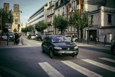 Reims, Fransa, 26 Ekim 2024 Reims, Fransa 'nın kuzeydoğusunda bir şehir ve en kalabalık 12 şehir. Modern ve antik mimari şehir merkezinin sokaklarını oluşturur..