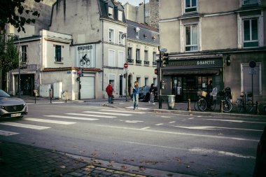 Reims, Fransa, 26 Ekim 2024 Cityscape ve Reims caddeleri, kuzeydoğu Fransa 'da bir şehir ve 12. en kalabalık şehir. Modern ve antik mimari şehir merkezinin sokaklarını oluşturur..