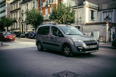 Reims, Fransa, 26 Ekim 2024 Reims, Fransa 'nın kuzeydoğusunda bir şehir ve en kalabalık 12 şehir. Modern ve antik mimari şehir merkezinin sokaklarını oluşturur..