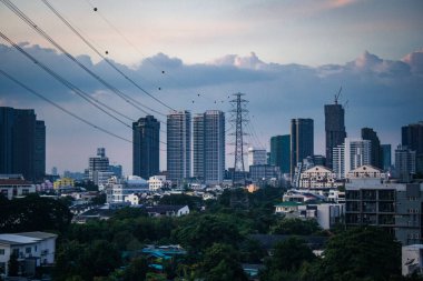 Bangkok, Tayland, 26 Kasım 2024. Tayland 'ın başkenti Bangkok Panoramik Manzarası. Canlı sokak hayatı, zengin kültür mirası, hareketli pazarları ve nefis mutfağıyla ünlüdür..