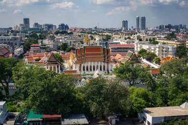 Bangkok, Tayland, 26 Kasım 2024. Tayland 'ın başkenti Bangkok Panoramik Manzarası. Canlı sokak hayatı, zengin kültür mirası, hareketli pazarları ve nefis mutfağıyla ünlüdür..