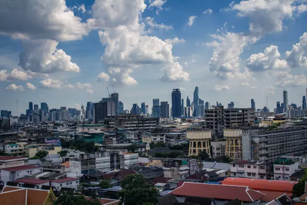 Bangkok, Tayland, 26 Kasım 2024. Tayland 'ın başkenti Bangkok Panoramik Manzarası. Canlı sokak hayatı, zengin kültür mirası, hareketli pazarları ve nefis mutfağıyla ünlüdür..