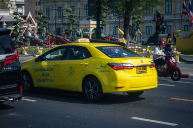 Bangkok, Tayland, 25 Kasım 2024 Taxi Tayland 'ın başkenti Bangkok sokaklarında akın ediyor. Canlı sokak hayatı, zengin kültür mirası ve hareketli pazarlarıyla ünlüdür..
