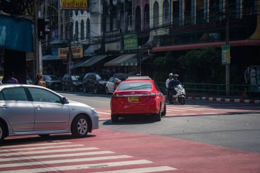 Bangkok, Tayland, 25 Kasım 2024 Taxi Tayland 'ın başkenti Bangkok sokaklarında akın ediyor. Canlı sokak hayatı, zengin kültür mirası ve hareketli pazarlarıyla ünlüdür..