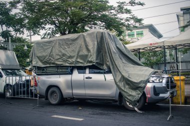 Bangkok, Tayland, 25 Kasım 2024. Tayland 'ın başkenti Bangkok sokaklarında trafik sıkışıklığı. Canlı sokak hayatı, zengin kültür mirası ve hareketli pazarlarıyla ünlüdür..