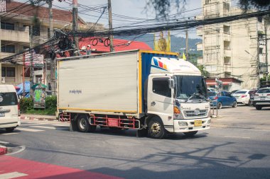 Koh Samui, Tayland, 05 Aralık 2024 Koh Samui caddelerinde trafik sıkışıklığı. Canlı sokak hayatı, zengin kültür mirası ve hareketli pazarlarıyla ünlüdür..