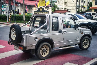 Koh Samui, Tayland, 05 Aralık 2024 Koh Samui caddelerinde trafik sıkışıklığı. Canlı sokak hayatı, zengin kültür mirası ve hareketli pazarlarıyla ünlüdür..