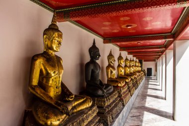 Bangkok, Tayland, 12 Aralık 2024 Wat Pho mimarisi, Phra Nakhon Bölgesi 'nde bir Budist tapınak kompleksi. Rattanakosin Adası 'nda, Büyük Saray' ın tam güneyinde..
