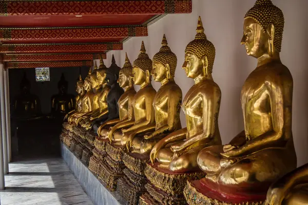 Bangkok, Tayland, 12 Aralık 2024 Wat Pho mimarisi, Phra Nakhon Bölgesi 'nde bir Budist tapınak kompleksi. Rattanakosin Adası 'nda, Büyük Saray' ın tam güneyinde..