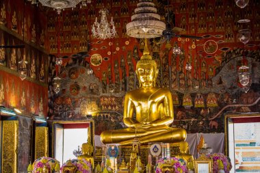 Bangkok, Tayland, 12 Aralık 2024. Bangkok 'un merkezindeki Grand Palace' ı ziyaret eden turistler. Saray 1782 'den beri Siyam Kralları' nın resmi ikametgahıdır..