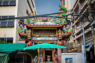 Bangkok, Tayland, 12 Aralık 2024. Bangkok 'un merkezindeki Grand Palace' ı ziyaret eden turistler. Saray 1782 'den beri Siyam Kralları' nın resmi ikametgahıdır..