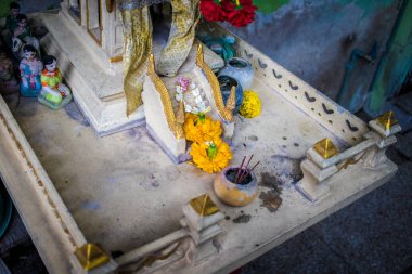 Bangkok, Tayland, 12 Aralık 2024. Bangkok 'un merkezindeki Grand Palace' ı ziyaret eden turistler. Saray 1782 'den beri Siyam Kralları' nın resmi ikametgahıdır..