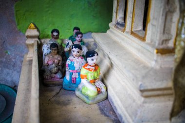 Bangkok, Tayland, 12 Aralık 2024. Bangkok 'un merkezindeki Grand Palace' ı ziyaret eden turistler. Saray 1782 'den beri Siyam Kralları' nın resmi ikametgahıdır..