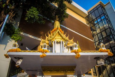 Bangkok, Tayland, 12 Aralık 2024. Bangkok 'un merkezindeki Grand Palace' ı ziyaret eden turistler. Saray 1782 'den beri Siyam Kralları' nın resmi ikametgahıdır..