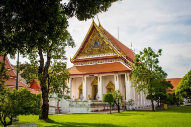 Bangkok, Tayland, 12 Aralık 2024. Bangkok 'un merkezindeki Grand Palace' ı ziyaret eden turistler. Saray 1782 'den beri Siyam Kralları' nın resmi ikametgahıdır..