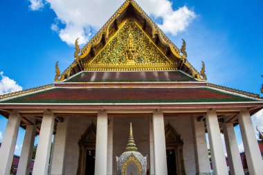 Bangkok, Tayland, 12 Aralık 2024. Bangkok 'un merkezindeki Grand Palace' ı ziyaret eden turistler. Saray 1782 'den beri Siyam Kralları' nın resmi ikametgahıdır..