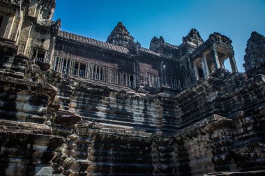 Siem hasadı, Kamboçya, 14 Ocak 2025 Angkor Wat tapınağının mimarisi, antik Khmer başkenti Angkor 'da yer alan bir Hindu-Budist tapınak kompleksi, aslında 1150 yılında inşa edilmiştir..