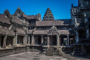 Siem hasadı, Kamboçya, 14 Ocak 2025 Angkor Wat tapınağının mimarisi, antik Khmer başkenti Angkor 'da yer alan bir Hindu-Budist tapınak kompleksi, aslında 1150 yılında inşa edilmiştir..