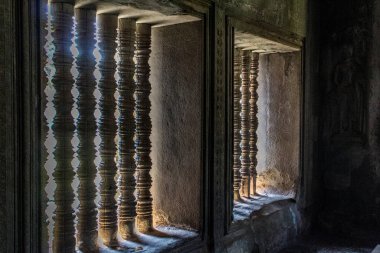 Siem hasadı, Kamboçya, 14 Ocak 2025 Angkor Wat tapınağının mimarisi, antik Khmer başkenti Angkor 'da yer alan bir Hindu-Budist tapınak kompleksi, aslında 1150 yılında inşa edilmiştir..