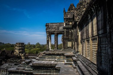 Siem hasadı, Kamboçya, 14 Ocak 2025 Angkor Wat tapınağının mimarisi, antik Khmer başkenti Angkor 'da yer alan bir Hindu-Budist tapınak kompleksi, aslında 1150 yılında inşa edilmiştir..