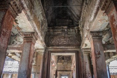 Siem hasadı, Kamboçya, 14 Ocak 2025 Angkor Wat tapınağının mimarisi, antik Khmer başkenti Angkor 'da yer alan bir Hindu-Budist tapınak kompleksi, aslında 1150 yılında inşa edilmiştir..