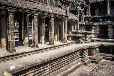 Siem hasadı, Kamboçya, 14 Ocak 2025 Angkor Wat tapınağının mimarisi, antik Khmer başkenti Angkor 'da yer alan bir Hindu-Budist tapınak kompleksi, aslında 1150 yılında inşa edilmiştir..