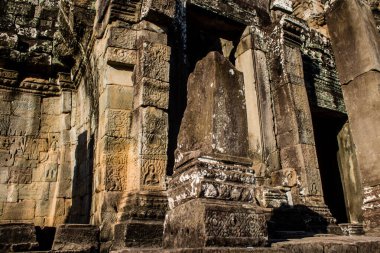 Siem hasadı, Kamboçya, 14 Ocak 2025 Angkor 'da inşa edilen Hindu-Budist bir Budist olan Angkor Wat kompleksindeki Bayon tapınağının mimarisi..