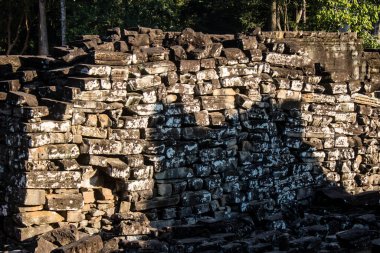 Siem hasadı, Kamboçya, 14 Ocak 2025 Angkor 'da inşa edilen Hindu-Budist bir Budist olan Angkor Wat kompleksindeki Bayon tapınağının mimarisi..