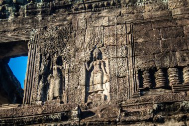 Siem hasadı, Kamboçya, 14 Ocak 2025 Angkor 'da inşa edilen Hindu-Budist bir Budist olan Angkor Wat kompleksindeki Bayon tapınağının mimarisi..