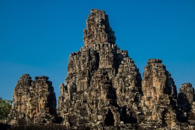 Siem hasadı, Kamboçya, 14 Ocak 2025 Angkor 'da inşa edilen Hindu-Budist bir Budist olan Angkor Wat kompleksindeki Bayon tapınağının mimarisi..