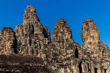 Siem hasadı, Kamboçya, 14 Ocak 2025 Angkor 'da inşa edilen Hindu-Budist bir Budist olan Angkor Wat kompleksindeki Bayon tapınağının mimarisi..
