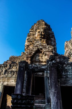 Siem hasadı, Kamboçya, 14 Ocak 2025 Angkor 'da inşa edilen Hindu-Budist bir Budist olan Angkor Wat kompleksindeki Bayon tapınağının mimarisi..
