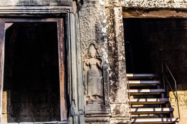Siem hasadı, Kamboçya, 14 Ocak 2025 Angkor 'da inşa edilen Hindu-Budist bir Budist olan Angkor Wat kompleksindeki Bayon tapınağının mimarisi..