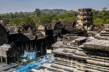 Siem hasadı, Kamboçya, 14 Ocak 2025 Antik Khmer başkenti Angkor 'da bulunan bir Hindu-Budist tapınak kompleksi Angkor Wat tapınağında restorasyon ilk olarak 1150 yılında inşa edilmiştir..