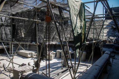 Siem hasadı, Kamboçya, 14 Ocak 2025 Antik Khmer başkenti Angkor 'da bulunan bir Hindu-Budist tapınak kompleksi Angkor Wat tapınağında restorasyon ilk olarak 1150 yılında inşa edilmiştir..