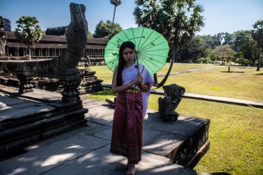 Siem hasadı, Kamboçya, 14 Ocak 2025 Angkor Wat tapınağını ziyaret eden turistler, 1150 ce 'de inşa edilen ve antik Khmer başkenti Angkor' da yer alan bir Hindu-Budist tapınağı..