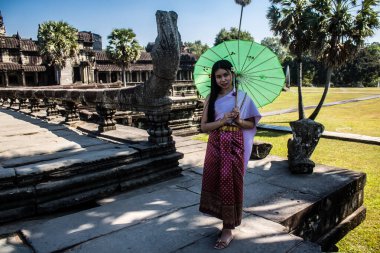 Siem hasadı, Kamboçya, 14 Ocak 2025 Angkor Wat tapınağını ziyaret eden turistler, 1150 ce 'de inşa edilen ve antik Khmer başkenti Angkor' da yer alan bir Hindu-Budist tapınağı..