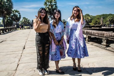 Siem hasadı, Kamboçya, 14 Ocak 2025 Angkor Wat tapınağını ziyaret eden turistler, 1150 ce 'de inşa edilen ve antik Khmer başkenti Angkor' da yer alan bir Hindu-Budist tapınağı..