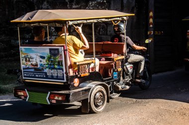 Siem hasadı, Kamboçya, 14 Ocak 2025 Angkor Wat tapınağında trafik tirajı, antik Khmer başkenti Angkor 'da bulunan bir Hindu-Budist tapınağı kompleksi, başlangıçta 1150 yılında inşa edildi..