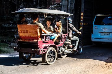 Siem hasadı, Kamboçya, 14 Ocak 2025 Angkor Wat tapınağında trafik tirajı, antik Khmer başkenti Angkor 'da bulunan bir Hindu-Budist tapınağı kompleksi, başlangıçta 1150 yılında inşa edildi..