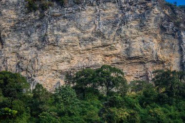 Krabi Adaları, Tayland, 5 Ocak 2025, Tayland, Güney Tayland batı kıyısında, kayalık, kireçtaşı uçurumları, yoğun mangrov ormanları ve yüzden fazla adayla karakterize edilen bir ildir.