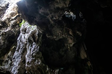 Hua Hin, Tayland, 08 Ocak 2025 Phraya Nakhon Mağarası, milli parktaki mistik mağara. Çarpıcı doğal güzelliklere, zorlu yürüyüşlere ve Kuha Karuhas Pavyonu 'na sahip tarihi bir yer..