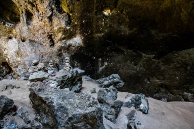 Hua Hin, Tayland, 08 Ocak 2025 Phraya Nakhon Mağarası, milli parktaki mistik mağara. Çarpıcı doğal güzelliklere, zorlu yürüyüşlere ve Kuha Karuhas Pavyonu 'na sahip tarihi bir yer..