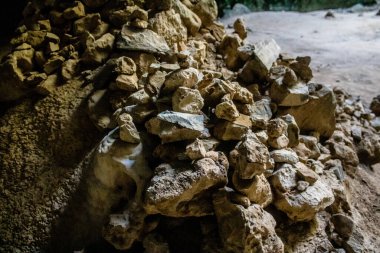 Hua Hin, Tayland, 08 Ocak 2025 Phraya Nakhon Mağarası, milli parktaki mistik mağara. Çarpıcı doğal güzelliklere, zorlu yürüyüşlere ve Kuha Karuhas Pavyonu 'na sahip tarihi bir yer..