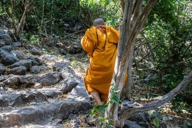 Hua Hin, Tayland, 08 Ocak 2025 Phraya Nakhon Mağarası, milli parktaki mistik mağara. Çarpıcı doğal güzelliklere, zorlu yürüyüşlere ve Kuha Karuhas Pavyonu 'na sahip tarihi bir yer..